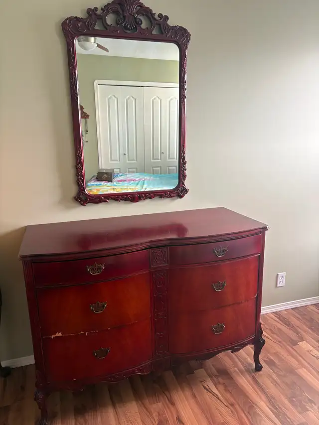 Antique Dresser & Mirror in Dressers & Wardrobes in Red Deer - Image 2