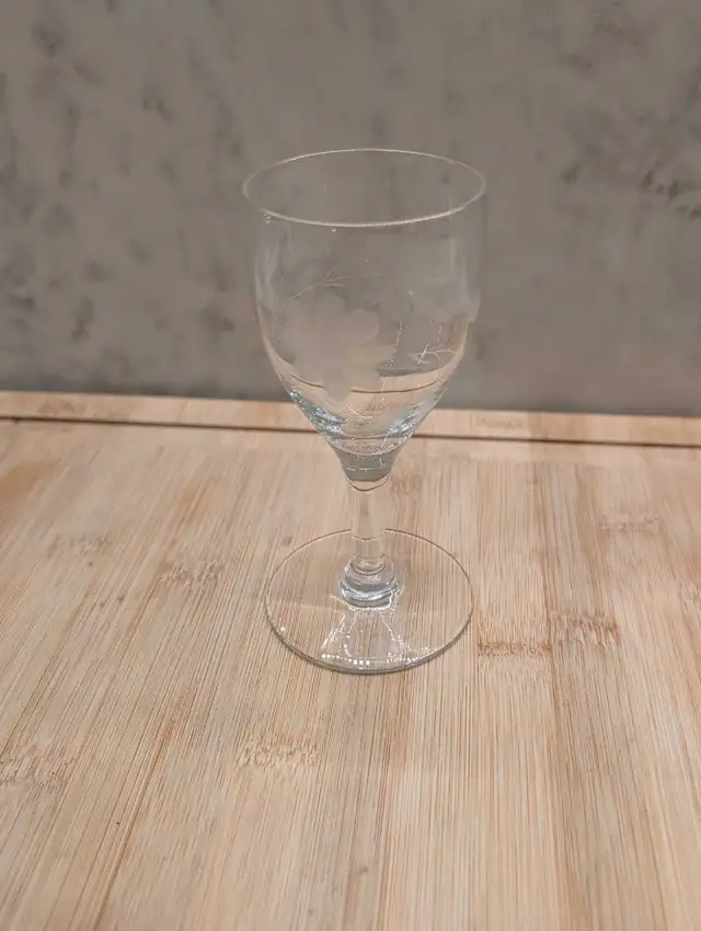A bunch of vintage assorted glass drinkwear in Kitchen & Dining Wares in Markham / York Region - Image 8