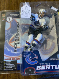 Todd Bertuzzi Guelph Storm - New York Islanders 1994 Classic Draft Picks  Autographed Card - Rookie Card. This