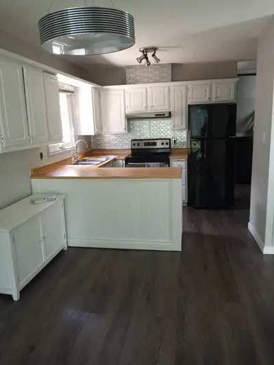4-BEDROOMS, 2.5 BATH ON SOUTHWELL RD. FOR RENT