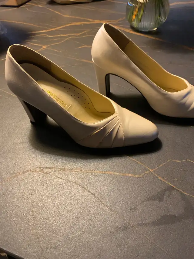 women shoes in Women's - Shoes in City of Montréal - Image 2