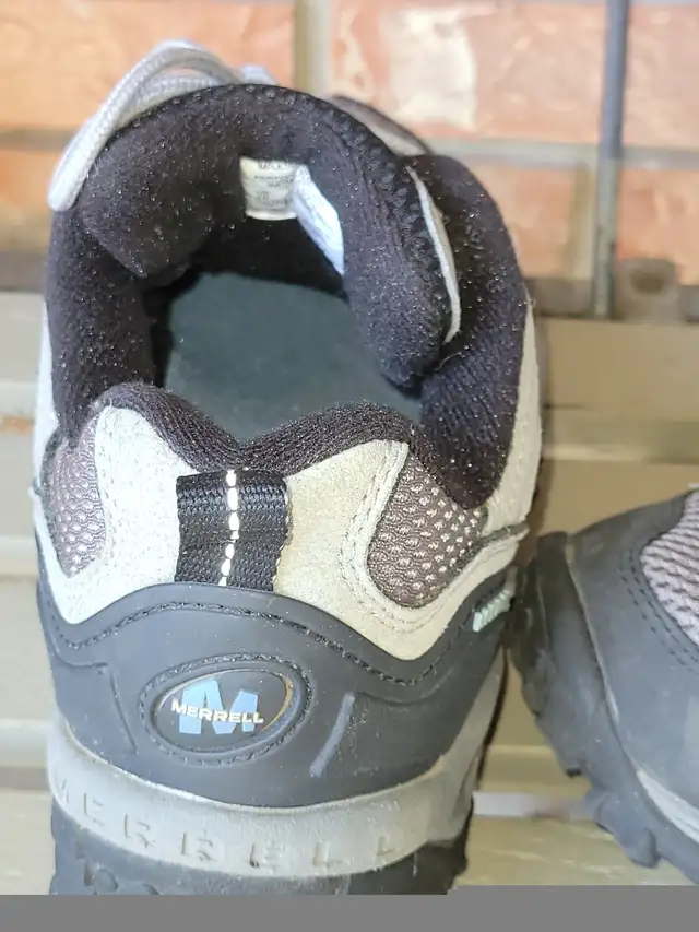 Women's Merrill Low Hiking Shoes in Women's - Shoes in Calgary - Image 5