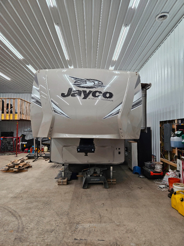 2018 Jayco 29.5 BHDS in Travel Trailers & Campers in Regina - Image 2