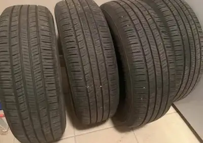 Size 185/65R15 4 Used 2022 Hyundai Venue all season tires. There is nothing wrong with them I just b...