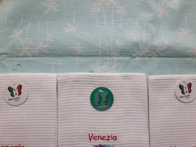 NEW with Tags * Three (3) VENEZIAL ITALIA * TEA TOWELS in Kitchen & Dining Wares in Edmonton - Image 3