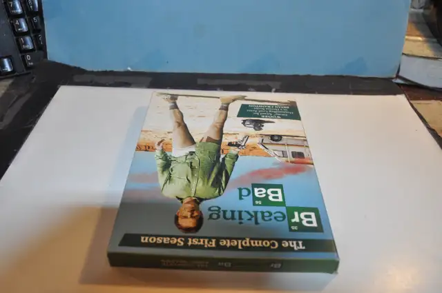 Breaking Bad The Complete first Season 3-disc set DVD tv series in CDs, DVDs & Blu-ray in Victoriaville - Image 4
