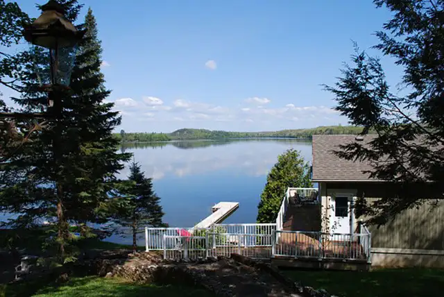 Wolfe Springs Resort, Wolfe Lake, Westport, Villa 1 Lakeside in Ontario in Canada - Image 3