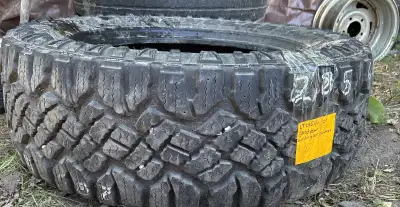 X1 USED Goodyear Wrangler Duratrac LT285/60/20 DOT 2015 TREAD 14/32 CASH AND CARRY