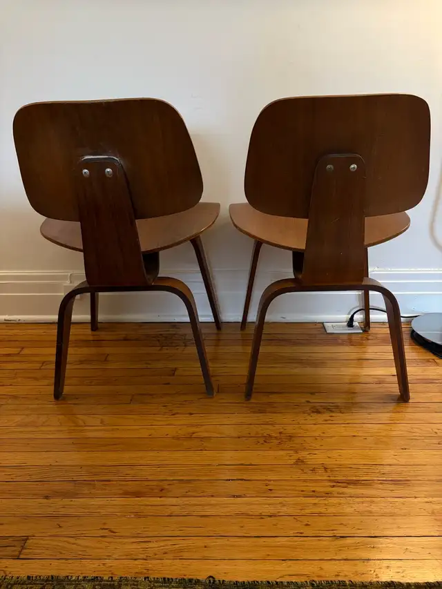 1950s Eames DCW chairs in Walnut - Herman Miller in Chairs & Recliners in City of Toronto - Image 4