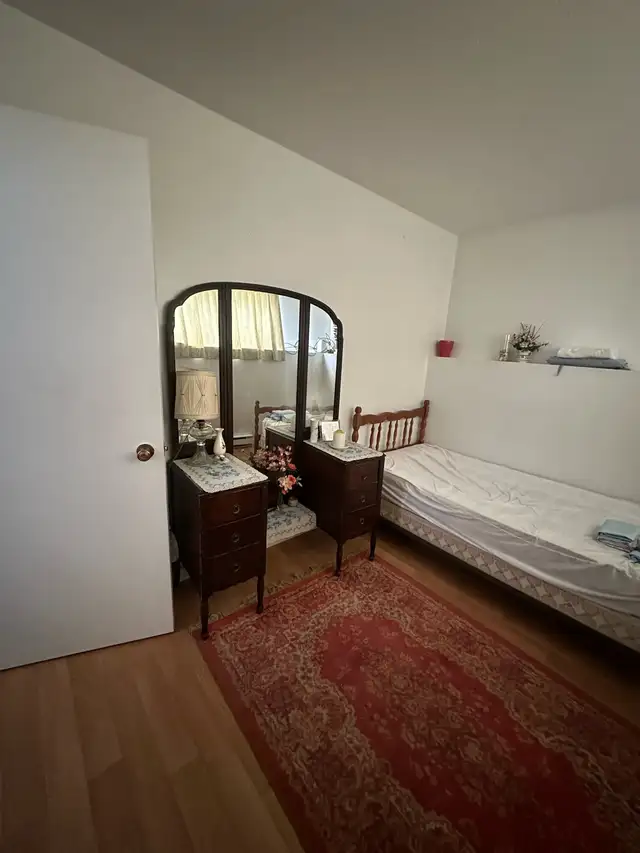 Private Room for Rent - FEMALE ONLY in Room Rentals & Roommates in Ottawa - Image 3