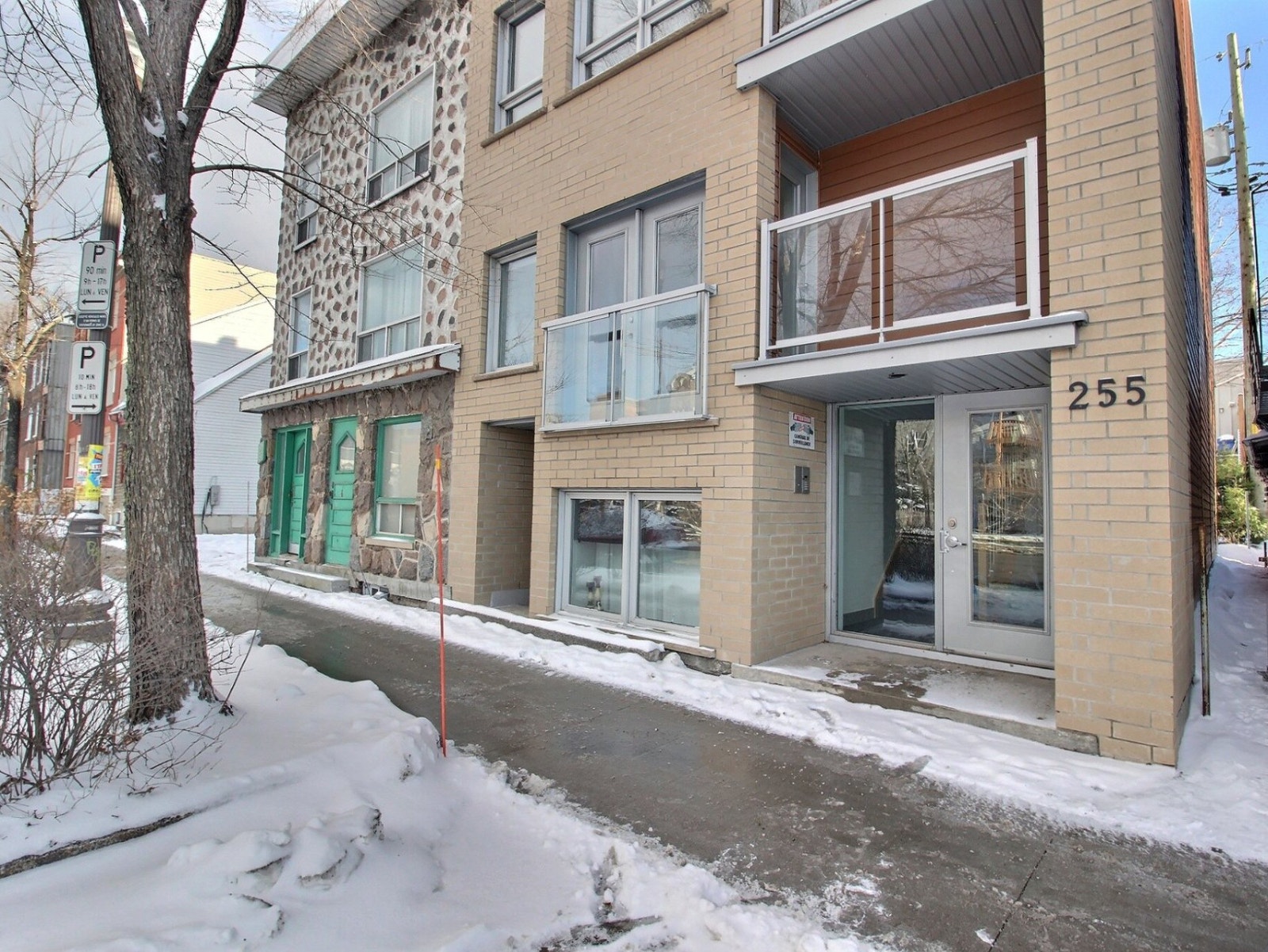 4 1/2 apt à louer boul. Charest Ouest — photo 1