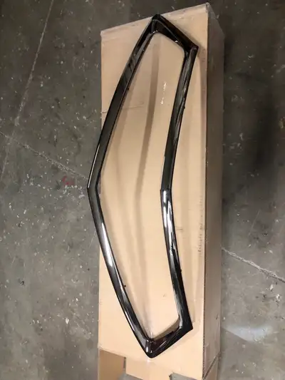 2020 Acura TLX SH A-SPEC front grille trim piece. Has super tiny scuff mark. Asking $100.00. OBO..