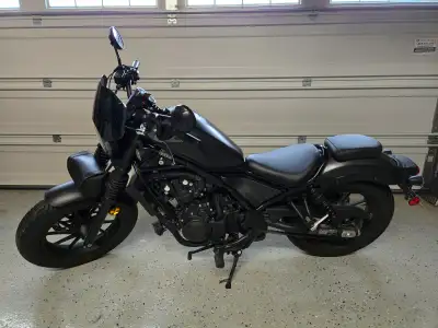 2021 Honda CMX500 Rebel in black with only 7,295 km. This bike is in excellent condition. Barely use...