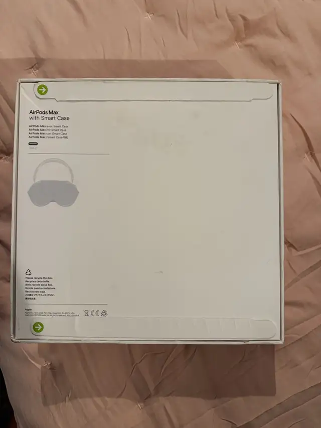 Apple AirPods Max (midnight  in General Electronics in Calgary - Image 4