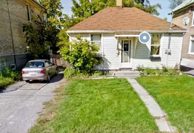 *Accommodation for a girl* ⭐ Location: *Peterborough** Shared accommodation in a 4 bedroom 1 bathroo...