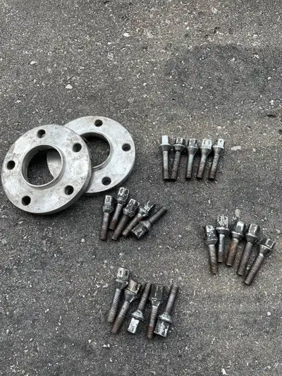 Good condition bmw wheel spacers with set of extended wheel studs 15mm spacers 5x120 bolt pattern