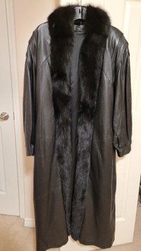 WOMENS   Large 12-14  Leather coat