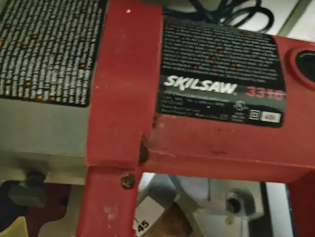 HARDLY USED SKILL SAW FOR WOOD CUTTING TABLE TOP-IN A VERY GOOD in Power Tools in Mississauga / Peel Region - Image 3