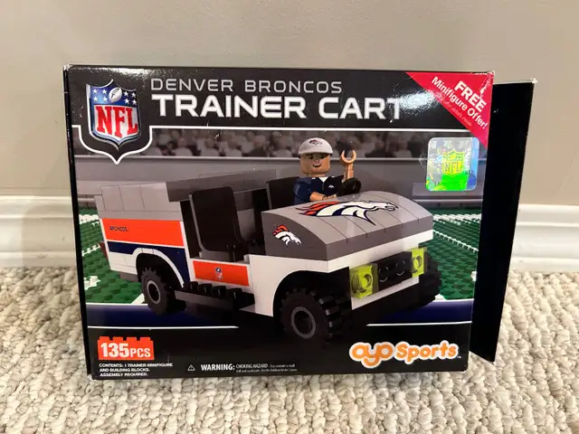 Denver Broncos LEGO - 2 sets  in Toys & Games in Winnipeg - Image 7