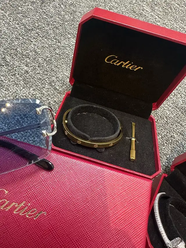 Cartier Pieces for Sale in Bags & Luggage in Mississauga / Peel Region - Image 5