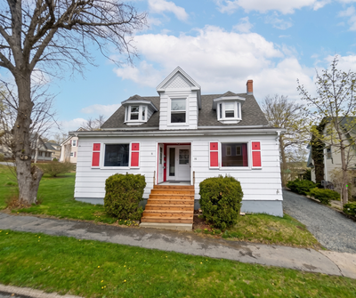 Located at the corner of Empire and King Street, this main-floor 1-bedroom unit offers a comfortable...