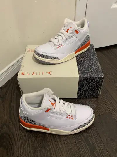 Hi, shoes are brand new size 7 Women’s, Fits size 5.5 Youth. No lid for the box.