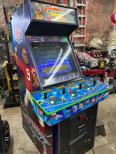 NFL Blitz 2000  Four Player Arcade Game works great, View more