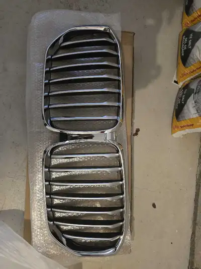 Hey guys I have some accessories let's behind from my bmws 1st pic 2021 bmw x5 original grill 2nd pi...