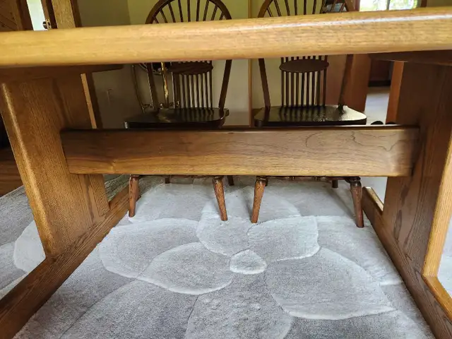 Solid Oak and Walnut Dining Set with Trestle Table, 6 in Dining Tables & Sets in Bedford - Image 4