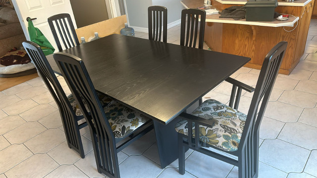 Table de salle à manger avec 6 chaises en bois. dans Mobilier de salle à manger et cuisine  à Saint-Hyacinthe