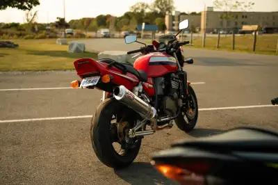 2004 Kawi ZRX with Low Km - 9100 Miles (14,650km) - I imported from USA - carbs rebuilt 2025 - spark...