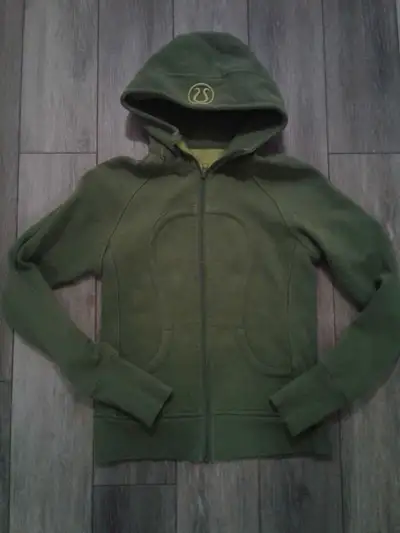 Very warm and beautiful women lululemon hoodie size 6, View more