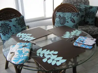 Lot de 14 morceaux décoratifs de patio bleu et brun., View more