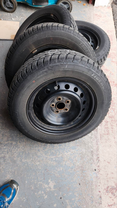 4 Winter Tires with Rims for Sale 195/65 R15 91T in Tires & Rims in Oshawa / Durham Region - Image 2