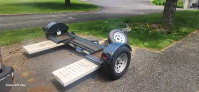 Parfait pour tirer véhicule derrière un motorisé. Freins électrique. Très bonne condition peu utilis...