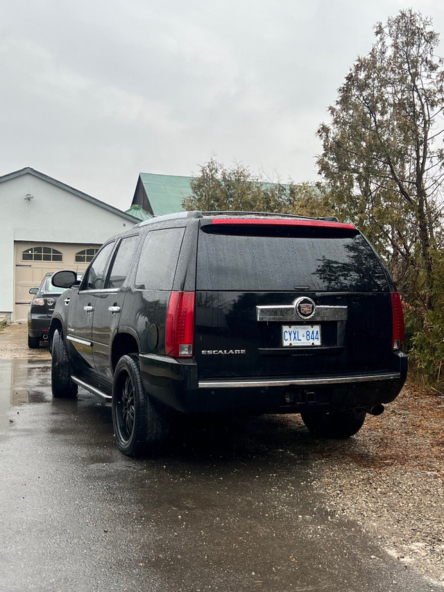 Cadillac escalade in Cars & Trucks in Oakville / Halton Region