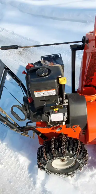 Ariens 27LE Snowblower in Snowblowers in Renfrew - Image 4