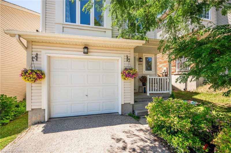 Threebed, One and half washrooms single house Waterloo rent. Long