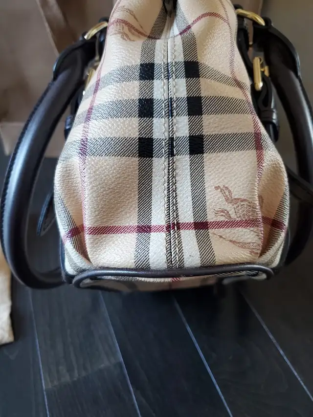 Burberry Haymarket bag Used in Women's - Bags & Wallets in Markham / York Region - Image 4
