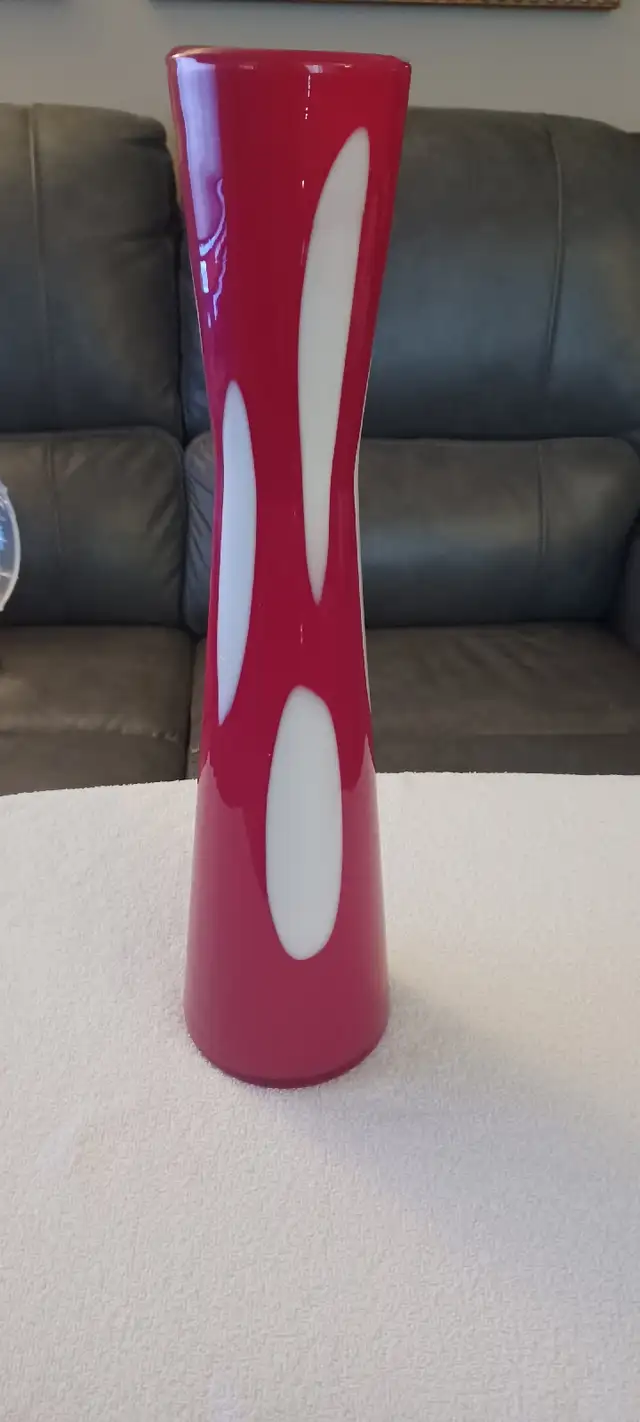 Vintage Tall Vase  19" Stretched Polka-dots Red  White Handblown in Arts & Collectibles in Calgary - Image 2
