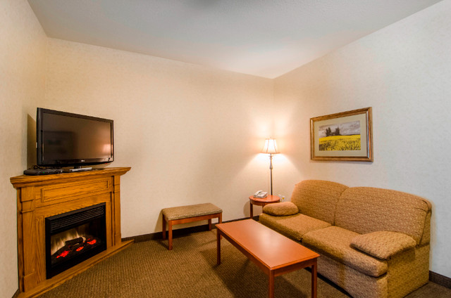Fully Furnished Extended Stay Units in Room Rentals & Roommates in Grande Prairie - Image 4