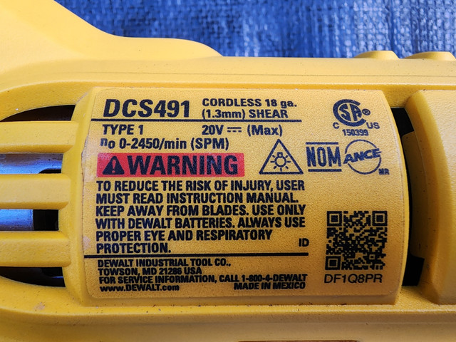 DEWALT 20V MAX Lithium-Ion Cordless 18-Gauge Swivel Head Shear in Power Tools in Windsor Region - Image 2