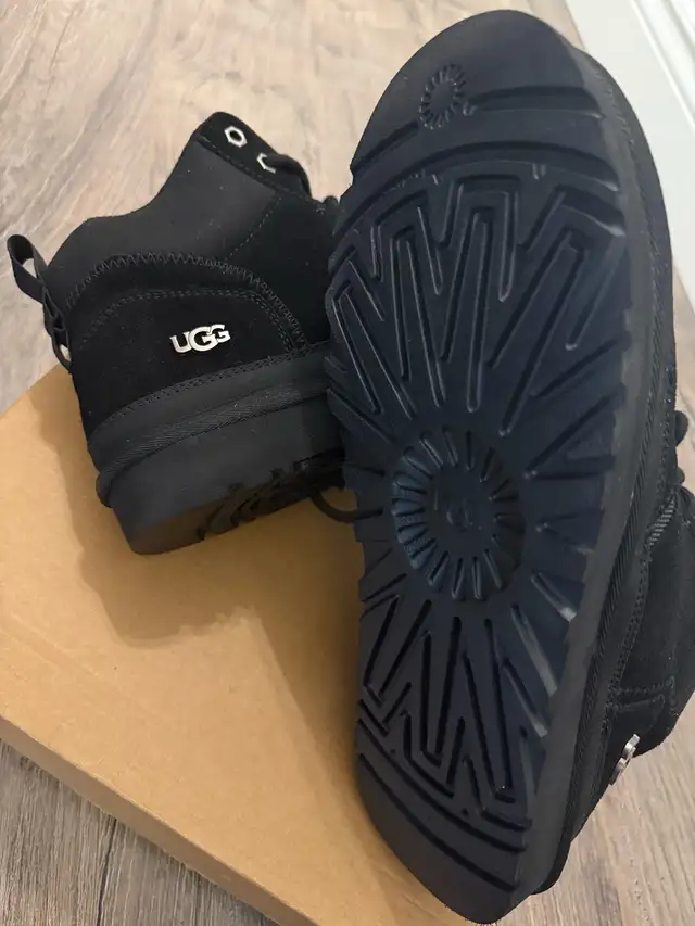 UGG men’s shoes authentic size 9 US in Men's Shoes in Mississauga / Peel Region - Image 5