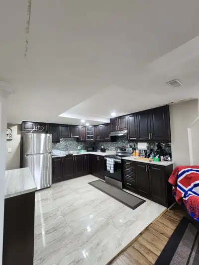 Beautiful one bedroom basement apartment with a walkout basement. Prime location in Mississauga majo...
