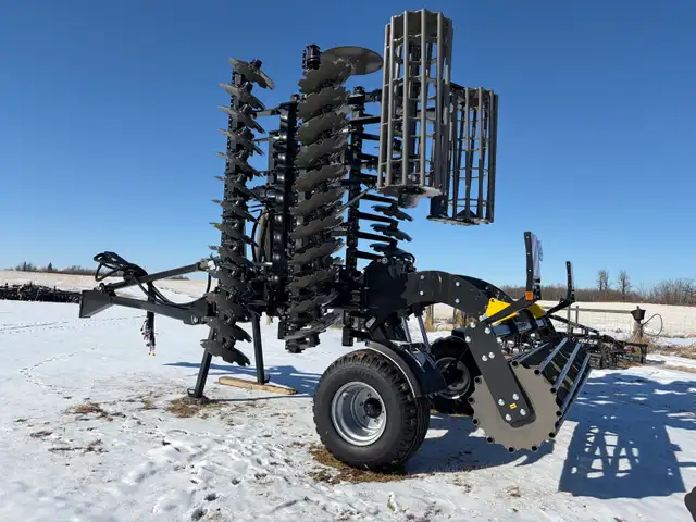 20’ New Agro-Tom Speed Disc 6 meter in Farming Equipment in Edmonton - Image 2