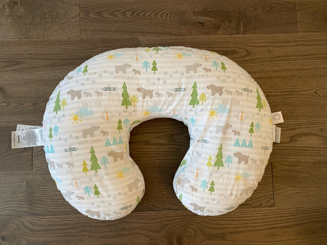 BOPPY Nursing Pillow in Other in Oakville / Halton Region - Image 3