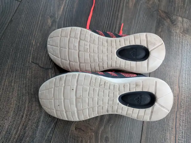 Running shoes in Women's - Shoes in Winnipeg - Image 4