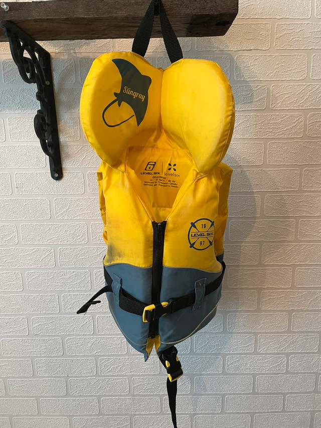 MEC Child Lifejacket (31-60 lbs) in Water Sports in Edmonton