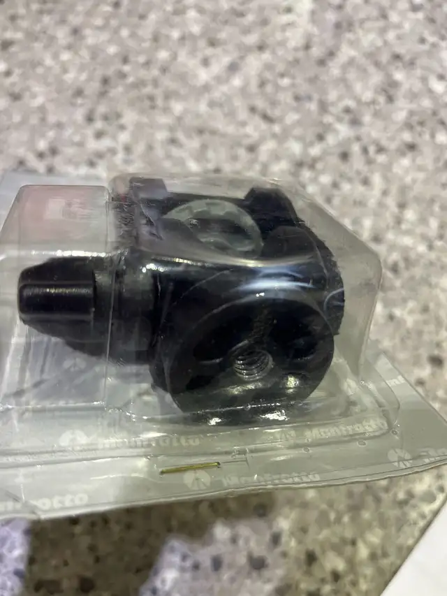 New Manfrotto tilt head in Cameras & Camcorders in Markham / York Region - Image 5