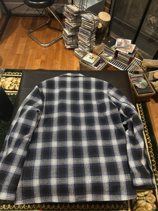 GUESS FLANNEL in Men's in Mississauga / Peel Region - Image 2